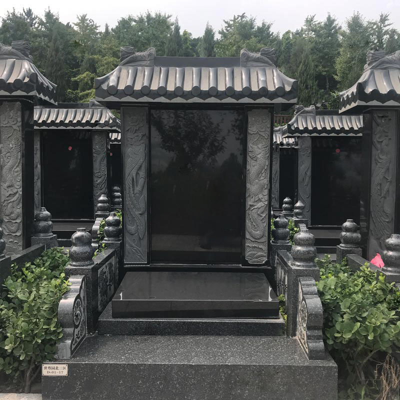 世尊园立碑